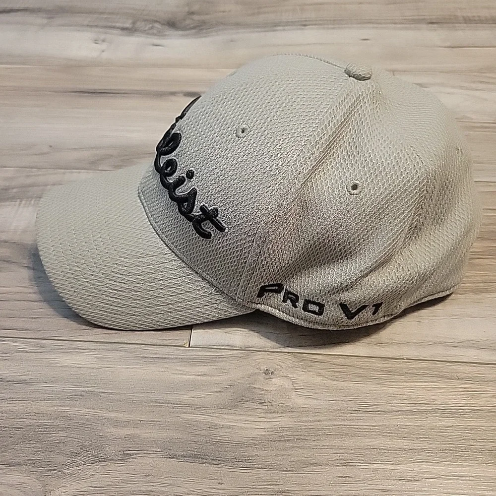 Titleist Pro V1 FootJoy FJ Gray Adult Size L/XL Gray Golf Hat Embroidered‎ Logo
